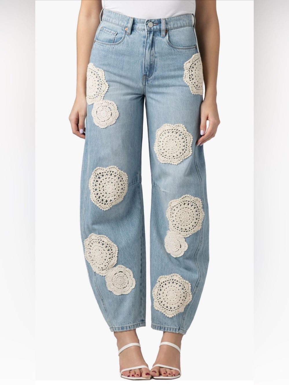 NWOT BLANKNYC The Long Crochet Patch Barrel Leg Jeans
Color: Surf Camp
Size 31